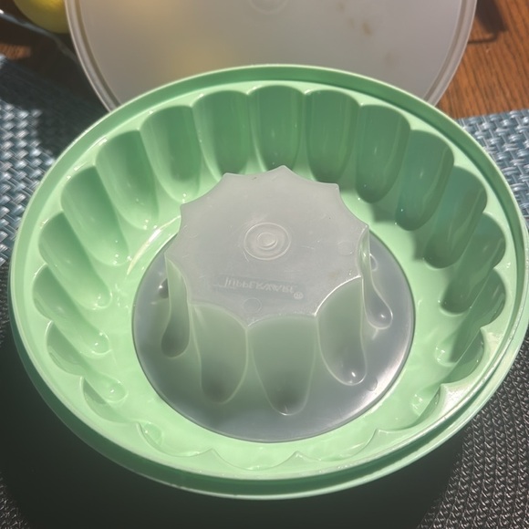 Vintage TUPPERWARE 9" Jello Fluted Mold - Picture 4 of 4